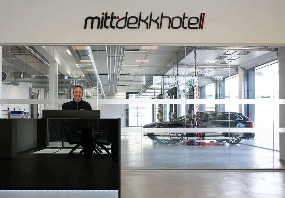 MITT DEKKHOTELL DROTNINGSVIK