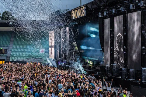 PHOTOSTUDIO TOMASZEWICZ-UNIVERSAL EXPORTS – bilde 4