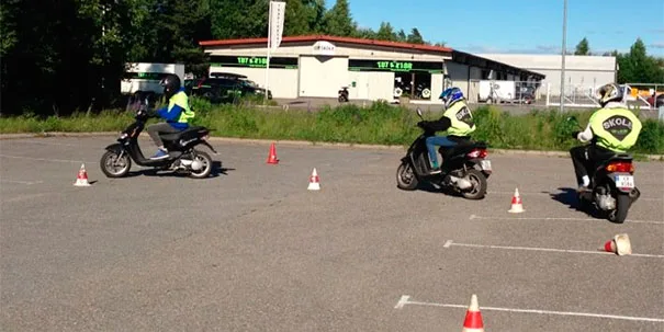 TUT & KJØR TRAFIKKSKOLE – bilde 2